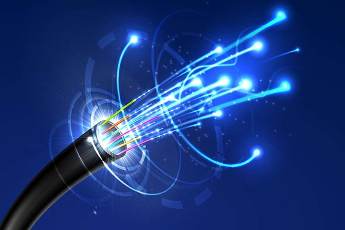 فیبر نوری یا 5G؟ مقایسه فنی کامل برای بهترین اینترنت خانگی